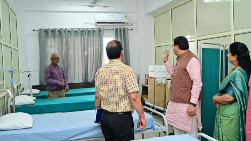 चारधाम यात्रा से पहले ग्राउंड जीरो पर पहुंचे मुख्यमंत्री धामी, ऋषिकेश स्थित चारधाम यात्रा ट्रांजिट कैंप का किया औचक निरीक्षण