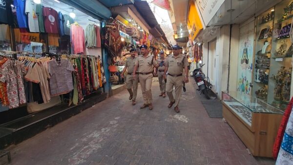 गंगा तटों पर किया धूम्रपान तो होगी कार्यवाही, एसओ लक्ष्मणझूला संतोष पैथवाल ने थाना क्षेत्र में तीन अलग -अलग फ्लाइंग स्क्वायड दस्तों का किया गठन