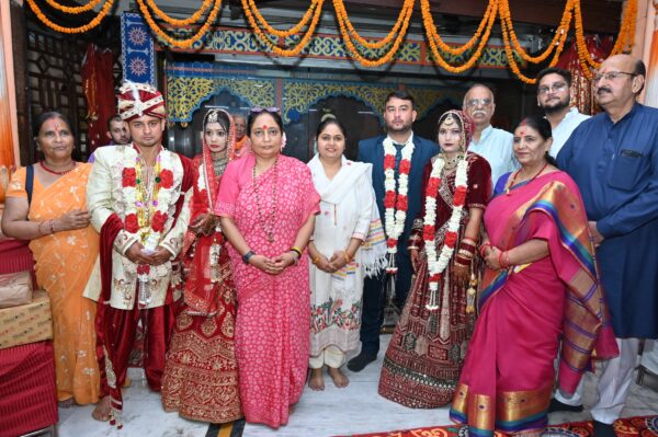 विधानसभा अध्यक्ष ऋतु खण्डूडी भूषण ने नवविवाहित जोड़ों को दिया आशीर्वाद