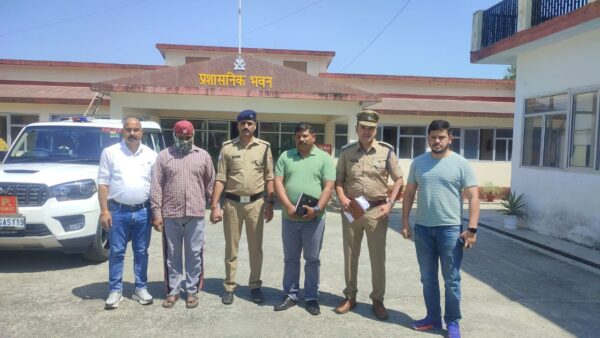 एसपी अजय गणपति का अपराधियों पर कड़ा प्रहार, थाना रीठासाहिब पुलिस ने कुमाऊँ के कुख्यात स्मैक तस्कर मंगू को रामपुर यूपी से किया गिरफ्तार