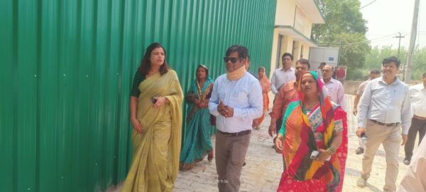 अपर सचिव ग्राम्य विकास विभाग अनुराधा पाल ने सिंघाड़ा प्रोसेसिंग यूनिट का किया निरीक्षण