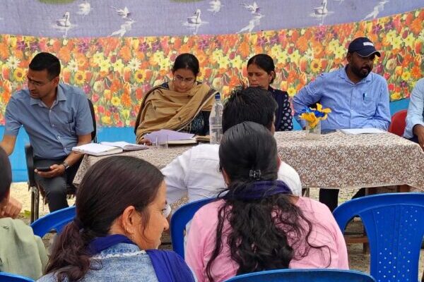  एआरटीओ शशि दुबे ने विकासखंड यमकेश्वर के पाटा गांव में चौपाल लगाकर सुनी ग्रामीणों की समस्याएं