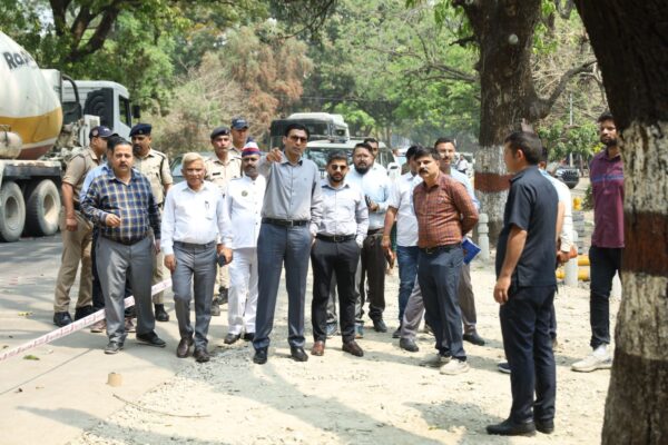 कई करोड़ के जन सरंचनाओं के एक साथ उठवाए काम, अपने बोल्ड प्रवृति के लिए जाने जाते डीएम सविन बंसल