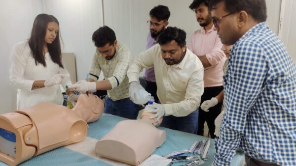 मुख्यमंत्री धामी के नेतृत्व में सुगम और सुरक्षित चारधाम यात्रा के लिए स्वास्थ्य विभाग की तैयारी तेज, हाई एल्टीट्यूट में सेवा के लिए डाक्टर्स और मेडिकल स्टाफ को दी जा रही विशेष ट्रेनिंग