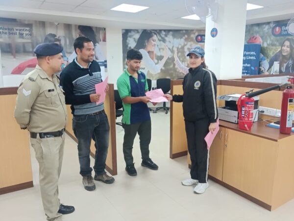 अग्निशमन सेवा सप्ताह-2025 : गोपेश्वर में बैंकों के कर्मचारियों को दिया गया अग्नि सुरक्षा प्रशिक्षण