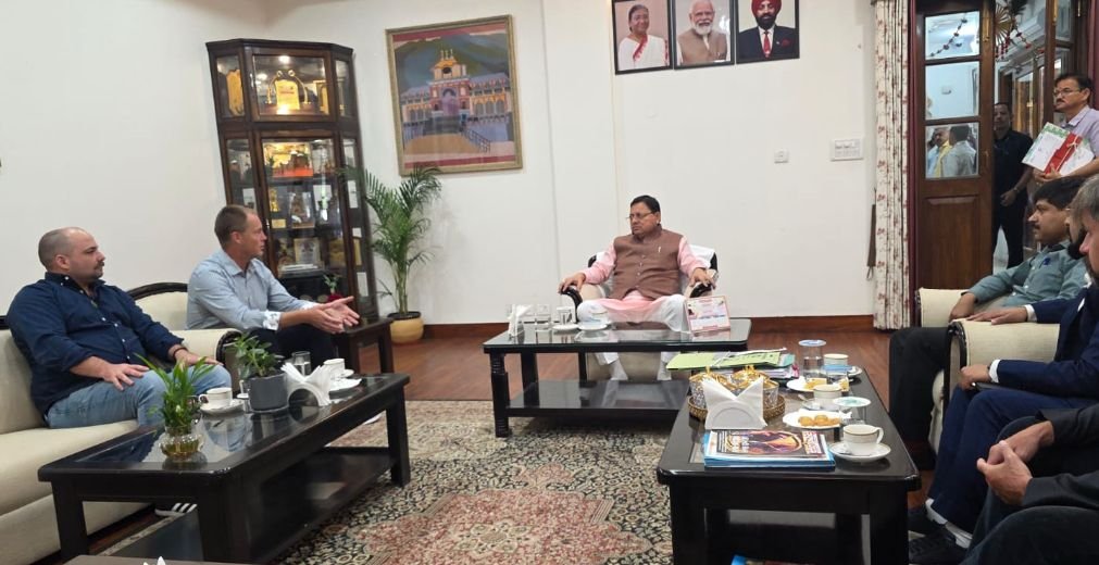 जयडे हैकेट की मुख्यमंत्री पुष्कर सिंह धामी से मुलाकात