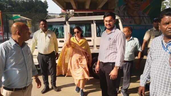 नगर मजिस्ट्रेट कुश्म चौहान के नेतृत्व में भूपतवाला क्षेत्र से हटाया गया अतिक्रमण