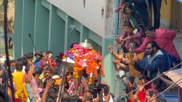 श्री केदारनाथ भगवान की पंचमुखी डोली सेना के बैंड की भक्तिमय धुनों के साथ समारोह पूर्वक धाम प्रस्थान हुई