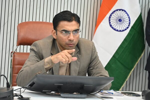 डीएम सविन बंसल का सख्त एक्शन जारी, देहरादून में नियमों की अनदेखी! सड़क खोदकर जनता की जान जोखिम में डालने वाली एजेंसियों पर FIR, अनुमति रद्द