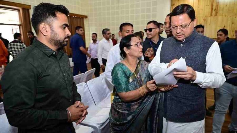 मुख्यमंत्री ने प्रदेश के विभिन्न क्षेत्रों से आए लोगों की समस्याओं को सुना, संबंधित अधिकारियों को यथा शीघ्र समाधान के दिए निर्देश