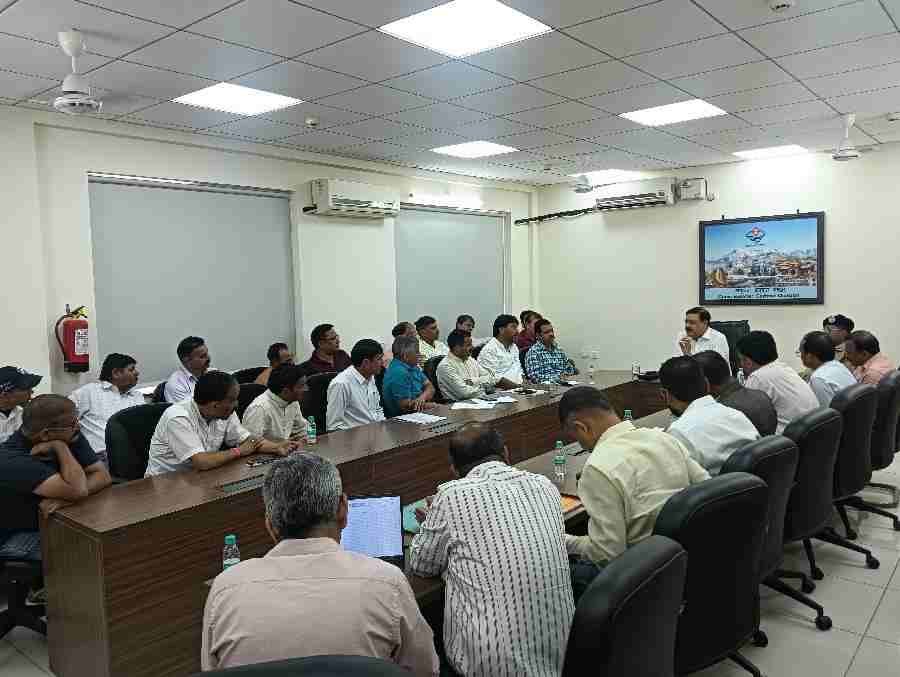 आयुक्त गढ़वाल ने की चारधाम यात्रा व्यवस्थाओं की समीक्षा, होटल व्यवसायियों के संगठनों के पदाधिकारियों से लिये सुझाव