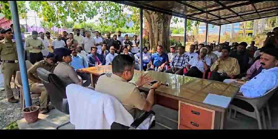 कश्मीरी छात्र-छात्राओं की सुरक्षा के मद्देनजर शिक्षण संस्थानों और होस्टल संचालकों के साथ एसएसपी ने की बैठक, सोशल मीडिया पर भी रखी जा रही नजर