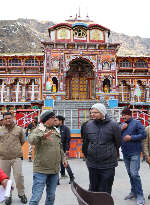 डीएम संदीप तिवारी ने अधिकारियों के साथ बदरीनाथ धाम और यात्रा मार्ग का किया निरीक्षण, यात्रा से पूर्व सभी तैयारियां पूर्ण करने के दिए निर्देश