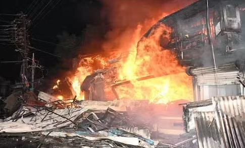 उत्तरकाशी : मोरी तहसील के खन्यासानी गांव में आग लगने से रसोई और भंडारण सामग्री जलकर खाक