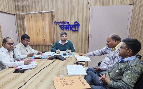 विश्व प्रसिद्ध रम्माण के भव्य आयोजन के लिए जिला प्रशासन ने तैयारियां की शुरू, डीएम संदीप तिवारी ने अधिकारियों की बैठक में रम्माण के भव्य आयोजन को लेकर दिए आवश्यक दिशा निर्देश