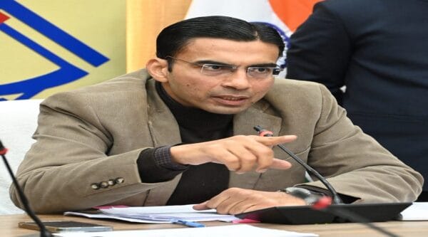 डीएम सविन बंसल का सख्त एक्शन, ऊर्जा निगम व जल संस्थान और गेल पर तीन माह का बैन