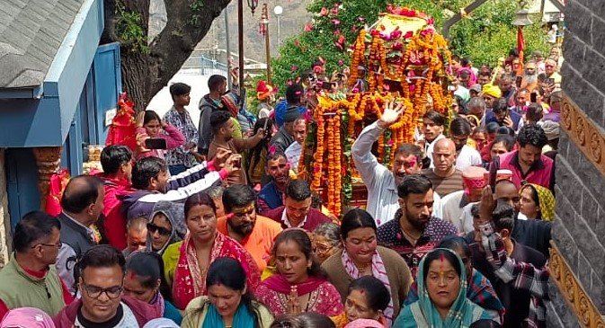 बदरीनाथ धाम की कपाटोद्घाटन की प्रक्रिया शुरू, ज्योतिर्मठ से आदिगुरू शंकराचार्य की गद्दी का धाम के लिए हुए प्रस्थान