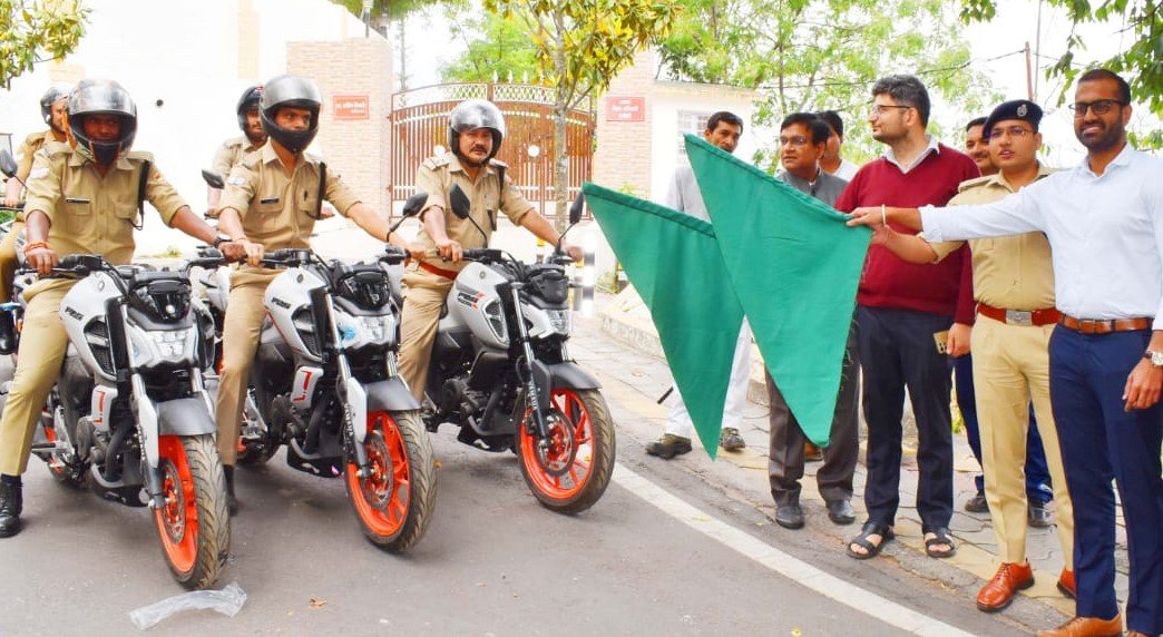 डीएम व एसपी ने चारधाम यात्रा के सफल संचालन के लिए 06 बाइकों को हरी झंडी दिखाकर किया रवाना