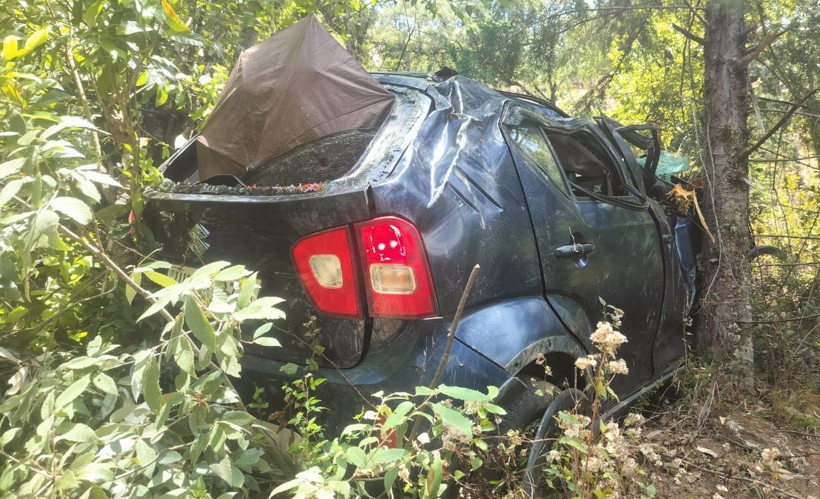 गोपेश्वर-पोखरी मोटर मार्ग पर कार दुर्घटनाग्रस्त, एक की मौत, एक घायल
