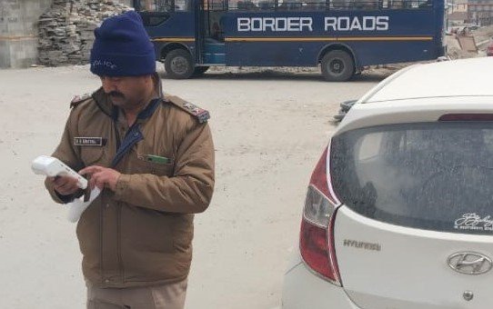 बदरीनाथ धाम में पहले दिन ही अव्यवस्था फैला रहे 81 वाहनों का हुआ चालान