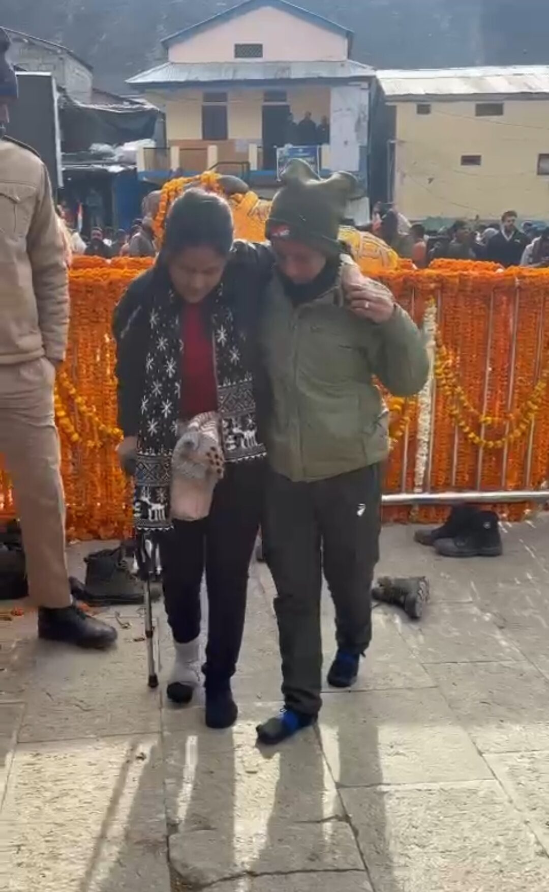 श्रद्धालुओं को सुगम एवं सुरक्षित दर्शन कराने के लिए रुद्रप्रयाग पुलिस सदैव तत्पर, केदारनाथ धाम में दिखा पुलिस का संवेदनशील और मानवीय चेहरा