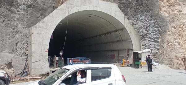 चारधाम यात्रा को सुगम और सुरक्षित बनाने के लिए धामी सरकार का बड़ा कदम, अस्थायी रूप से खोली गई केदारनाथ-बद्रीनाथ हाईवे को जोड़ने वाली टनल