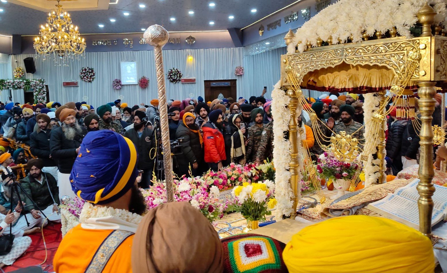 श्रद्धालुओं के लिए खुले हेमकुंड साहिब-लोकपाल के कपाट