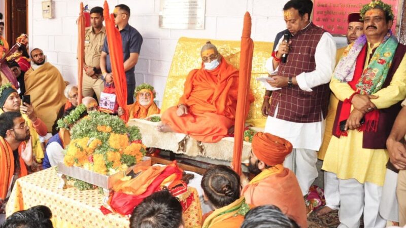 भगवान बदरीविशाल के दर्शनों को पहुंचे शंकराचार्य स्वामी वासुदेवानंद