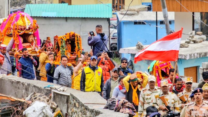 उद्धव जी, खजांची कुबेर जी, गरुड़ जी की उत्सव डोली पहुँची श्री बद्रीनाथ धाम 
