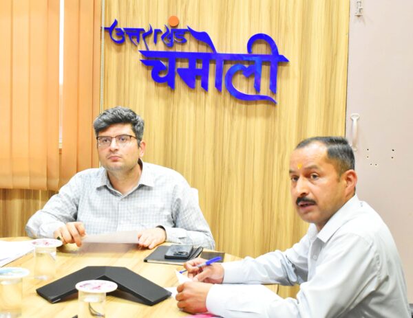 मानसून की तैयारियों में जुटे डीएम संदीप तिवारी, अधिकारियों को दिए सख्त निर्देश