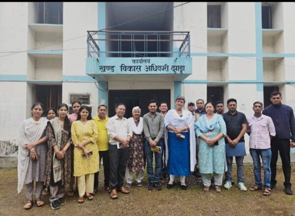 समाज कल्याण योजनाएं अनुश्रवण समिति की उपाध्यक्ष रजनी रावत ने ली विभागीय समीक्षा बैठक