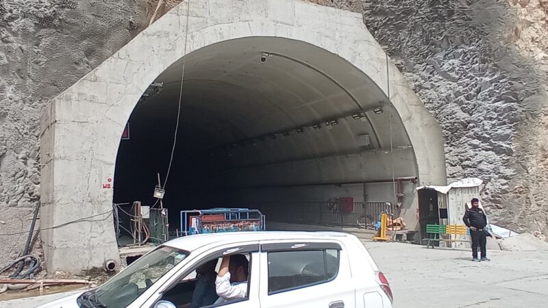 रुद्रप्रयाग प्रशासन ने यात्रा मार्ग की टनल से अस्थाई रूप से वाहनों की आवाजाही की शुरू