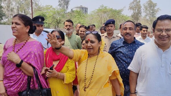 पाकिस्तान पर की गई निर्णायक कार्रवाई पर विधानसभा अध्यक्ष ने छात्र-छात्राओं संग मनाया जश्न