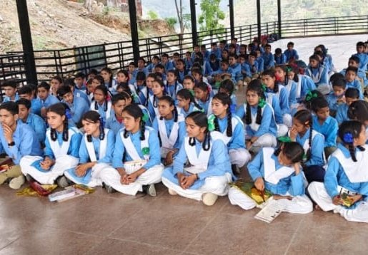 योग समावेश कार्यक्रम से छात्र-छात्राओं को योग से जोड़ रहा आयुर्वेद विभाग