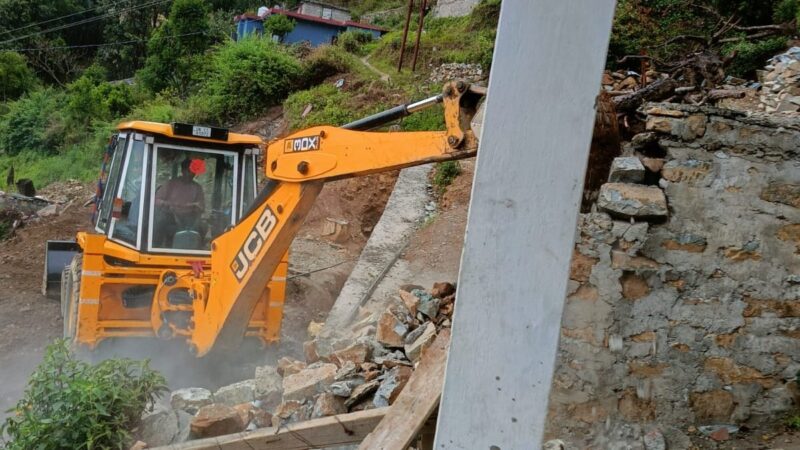 अतिक्रमण पर प्रशासन का कड़ा प्रहार