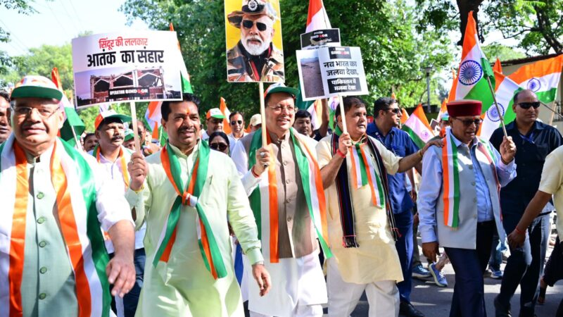 देहरादून में सीएम के नेतृत्व में आयोजित हुए तिरंगा शौर्य सम्मान यात्रा
