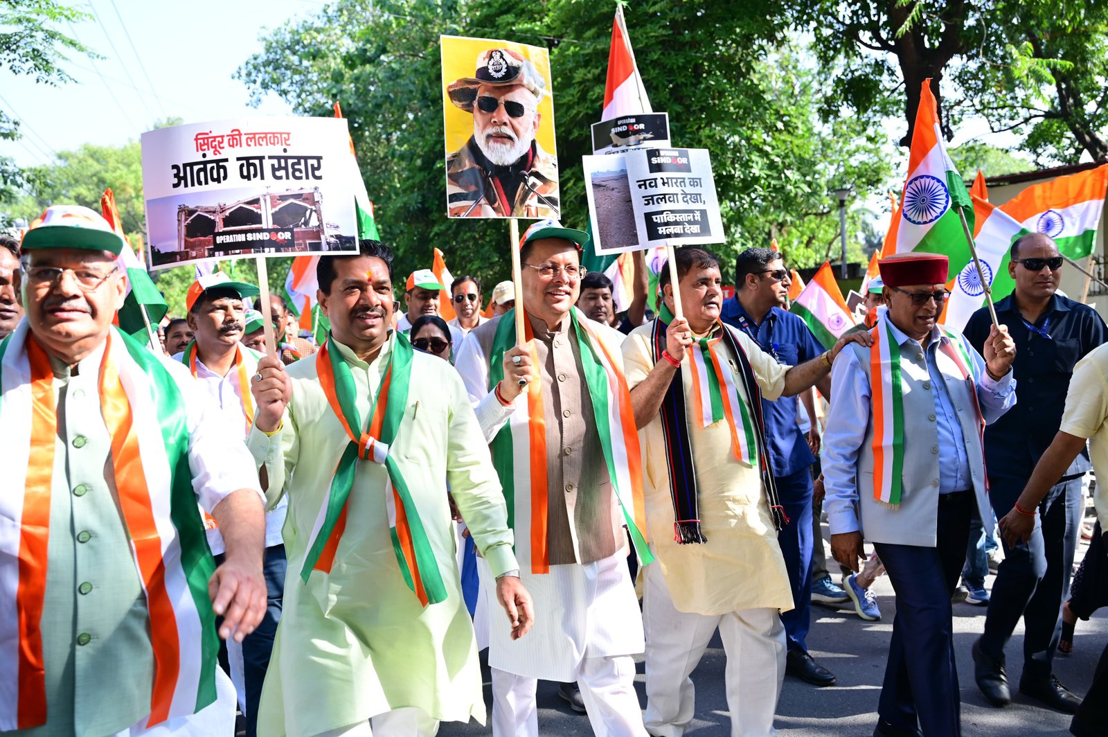 देहरादून में सीएम के नेतृत्व में आयोजित हुए तिरंगा शौर्य सम्मान यात्रा