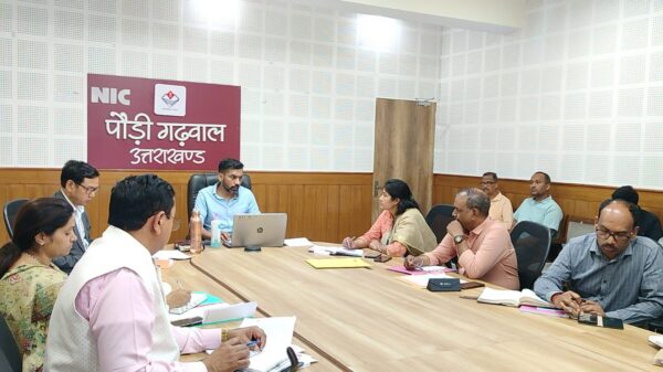 ई-केवाईसी, लैंड सीडिंग व आधार सीडिंग के कार्यो में तेजी लाएं अधिकारी – डीएम डॉ. आशीष चौहान