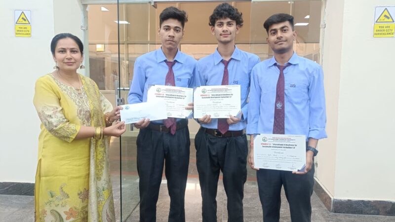 प्रौद्योगिकी संस्थान के छात्रों ने यूटीयू के उत्कृर्ष 1.0 हैकाथॉन में प्रथम पुरस्कार जीता