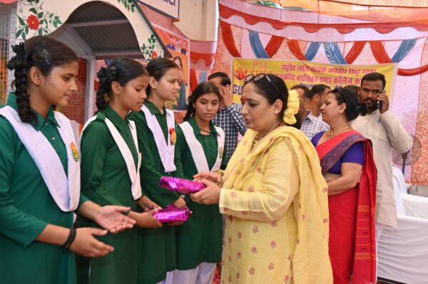 विधानसभा अध्यक्ष ऋतु खण्डूड़ी ने कोटद्वार विधानसभा के तीन विद्यालयों में वितरित किए कुल 360 फर्नीचर सेट