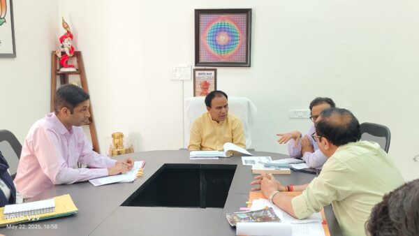30 जून तक शासन को सौंपे कलस्टर विद्यालयों की डीपीआर, शिक्षा मंत्री डॉ. धन सिंह रावत ने अधिकारियों को दिये निर्देश, कहा – विभागीय बजट की प्रत्येक तीन माह में होगी समीक्षा