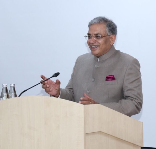 मतदान केंद्रों पर मतदाताओं के लिए मोबाइल डिपॉज़िट सुविधा प्रदान करेगा चुनाव आयोग