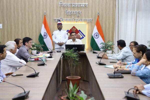 डीएम सविन बंसल के आमंत्रण पर आंदोलनकारियों संग सौहार्द माहौल में बैठक, कहा – राज्य आंदोलनकारी हमारी प्रेरणा-हमारे आदर्श