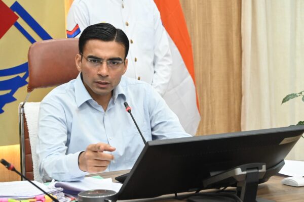 डीएम सविन बंसल की अधिकारियों को दो टूक, युद्धस्तर पर करें पेयजल समस्याओं का निस्तारण