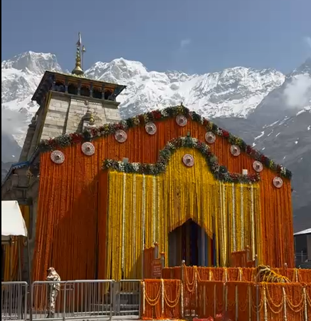 दो को खुलेंगे बाबा केदारनाथ के कपाट, 108 क्विंटल फूलों से सजाया गया मंदिर परिसर