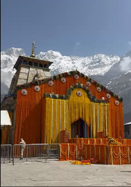 दो को खुलेंगे बाबा केदारनाथ के कपाट, 108 क्विंटल फूलों से सजाया गया मंदिर परिसर