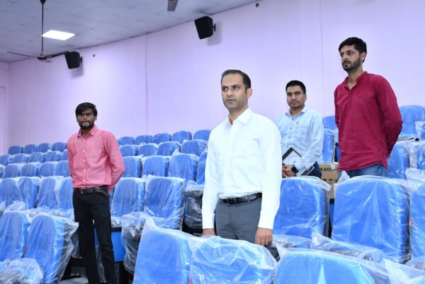 डीएम आशीष भटगांई ने निर्माणाधीन ऑडिटोरियम का किया निरीक्षण, दिए महत्वपूर्ण निर्देश