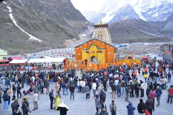 टोकन व्यवस्था के जरिए बाबा के दर्शन से श्रद्धालु संतुष्ट, इस बार पैदल मार्ग पर रैन शेल्टर बढ़ाए जाने से मिल रही है राहत