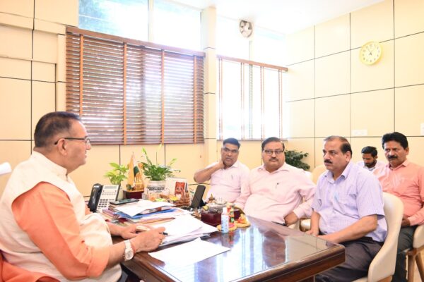 कैबिनेट मंत्री गणेश जोशी ने सिंचाई विभाग के अधिकारियों के साथ की समीक्षा बैठक, मसूरी विधानसभा क्षेत्र में विकास कार्यों में तेजी लाने के निर्देश