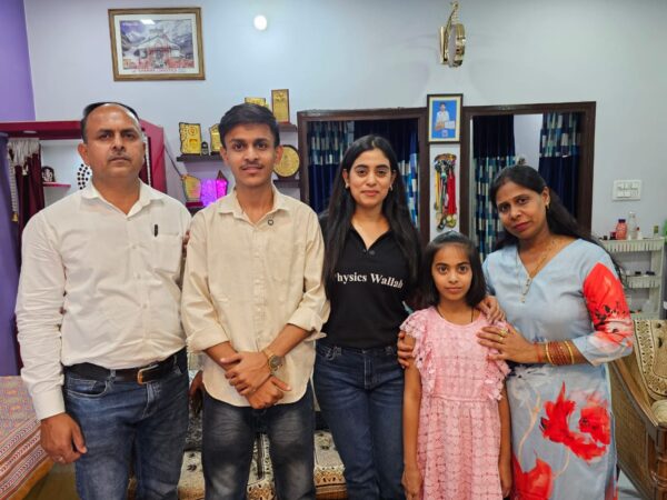रुद्रपुर : पीडब्लू के ठाकुर रुद्र प्रताप सिंह ने CBSE 10वीं परीक्षा 2025 में किए 99.8% हासिल